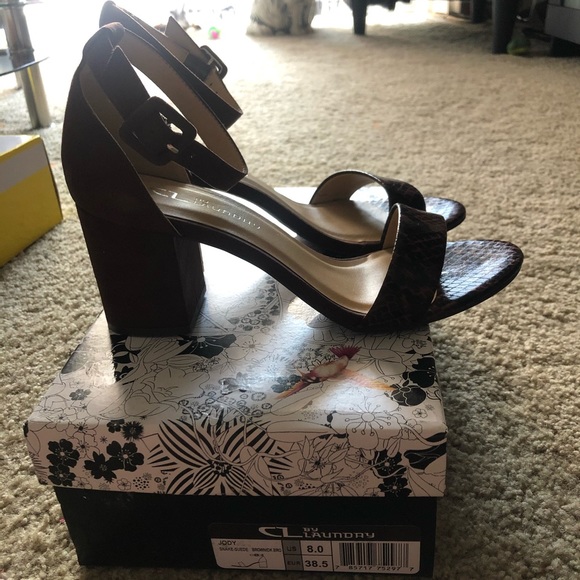 Brown CL by Laundry Jody Sandal - Picture 2 of 7